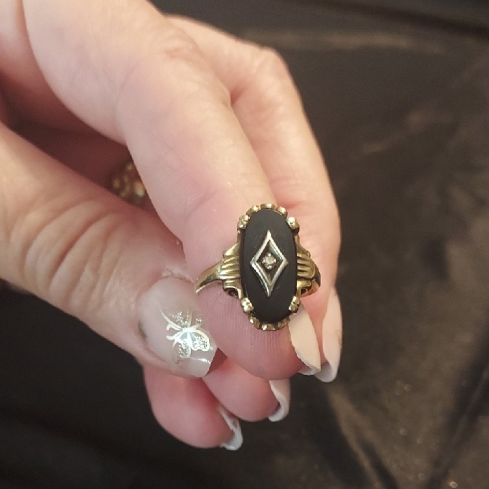 Elegant Antique 10K Black Onyx and Gold Ring